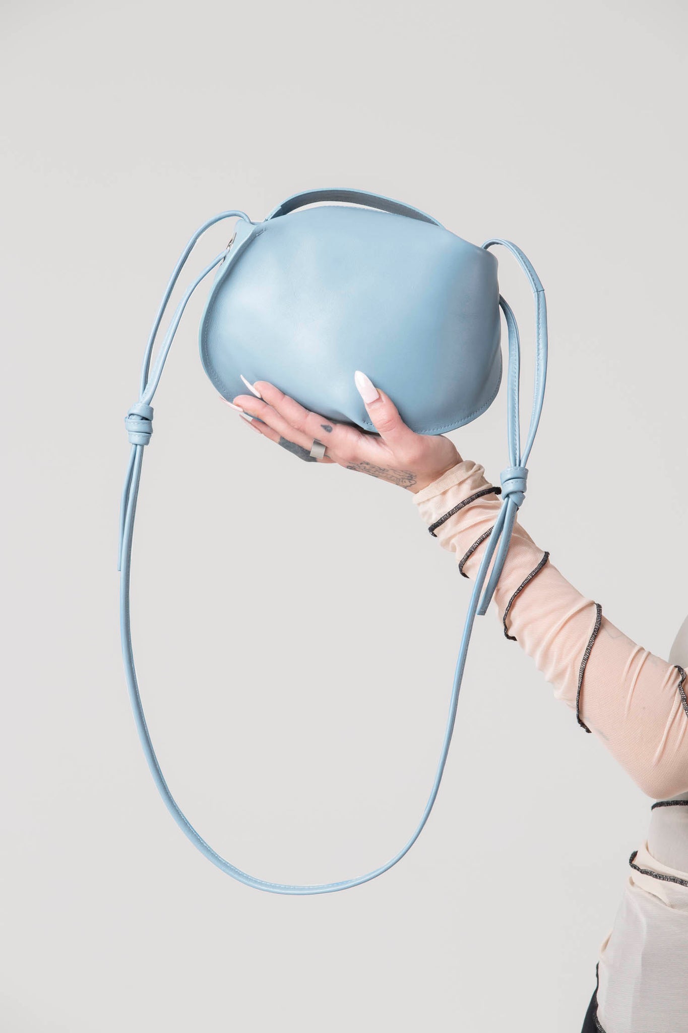 SHELL CLUTCH / SKY BLUE